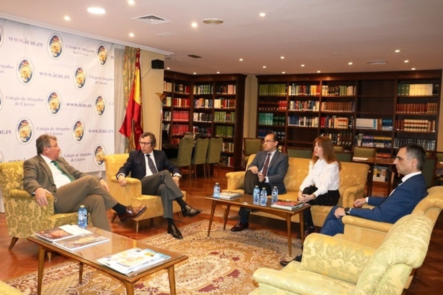 Carlos Floriano y Rafa Mateos con el Colegio de Abogados de Cáceres