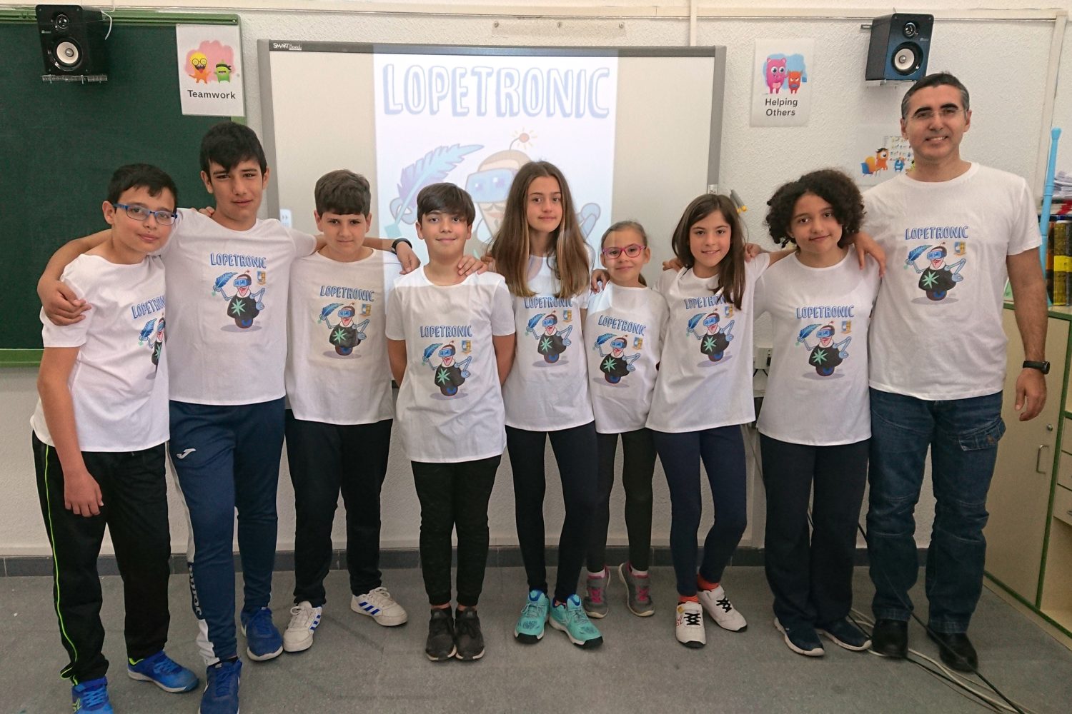 EQUIPO DE ROBORAVE INTERNACIONAL DEL COLEGIO LOPE DE VEGA DE BADAJOZ
