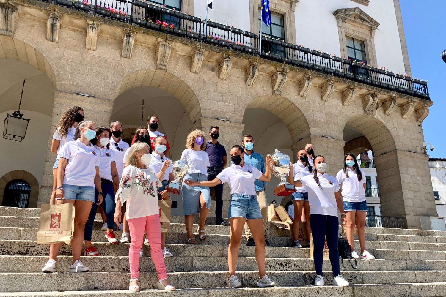 Foto de familia con el CF Playa Caceres