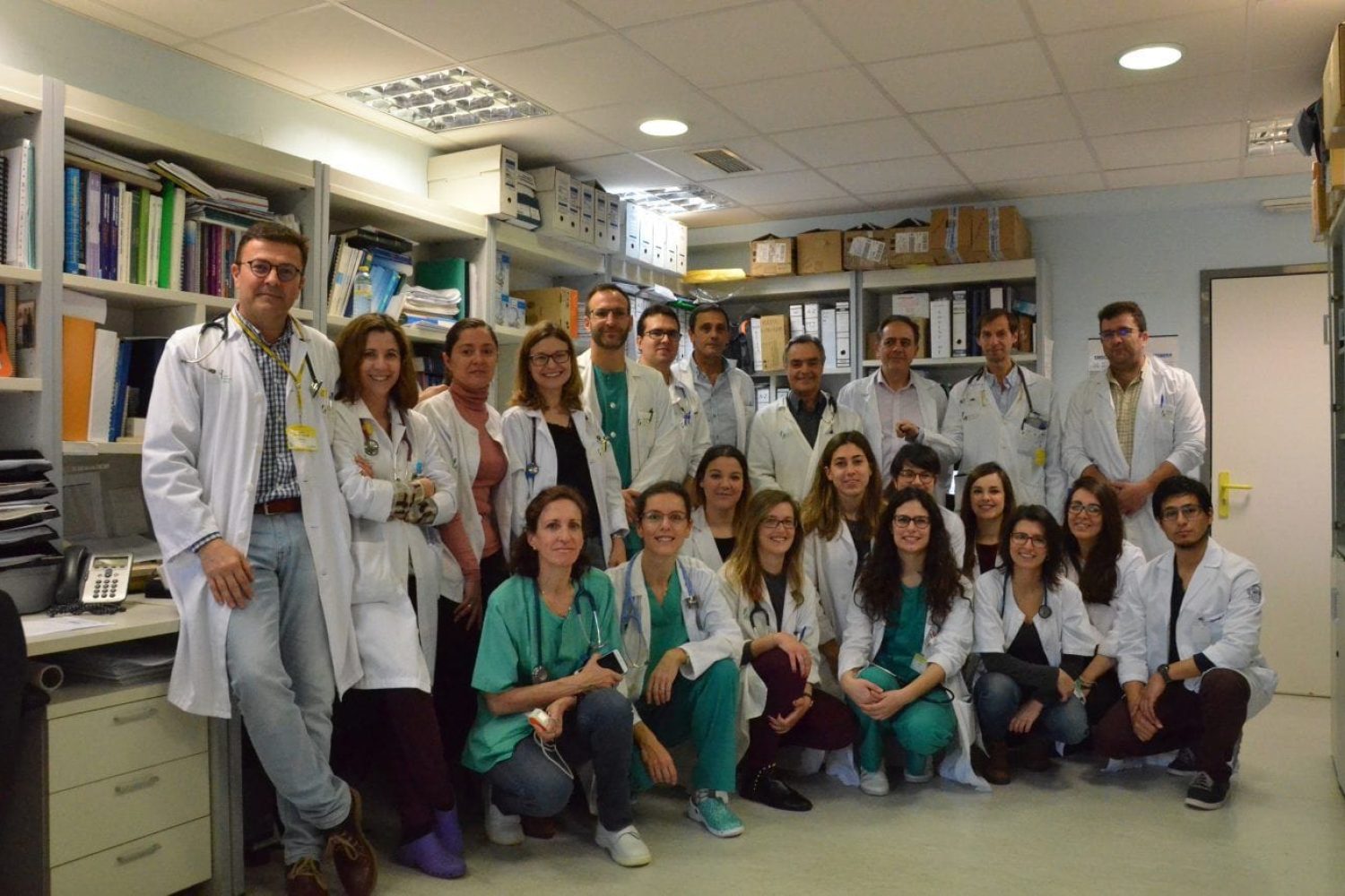 Grupo que lidera el DR. Masa, cuarto por la dcha, arriba.