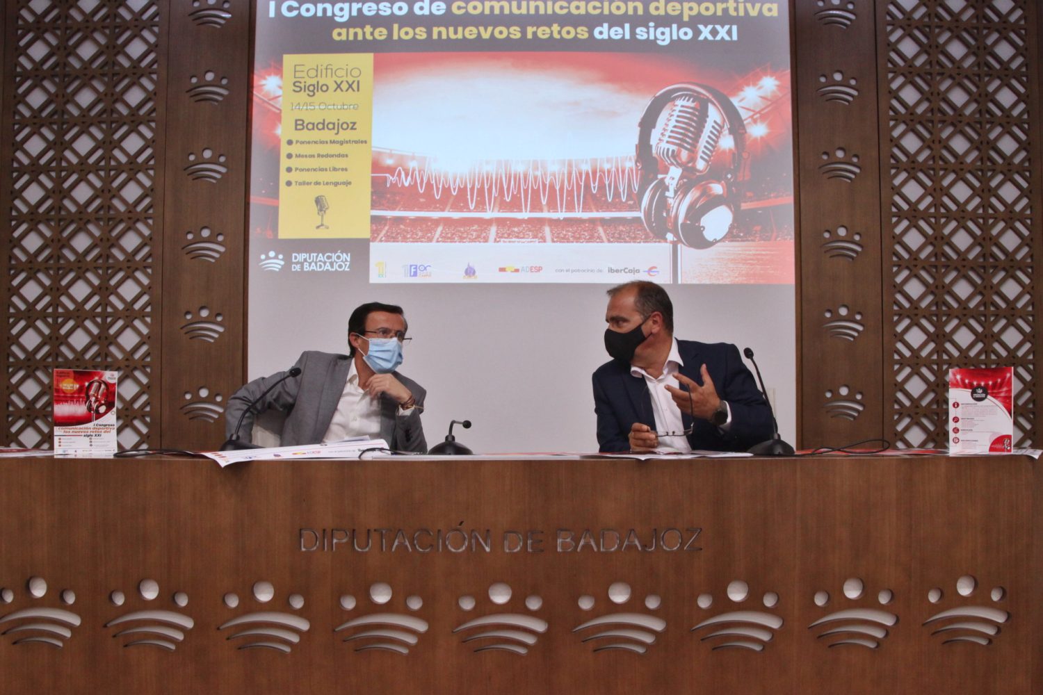 Presentación del I Congreso de Comunicación Deportiva ante los nuevos retos del siglo XXI.

ASISTENTES: Miguel Ángel Gallardo, presidente de la Diputación de Badajoz, y Juan Ignacio Gallardo, director del diario MARCA.
Diputacion de Badajoz ,Fotografo Santiago Rodriguez Casado