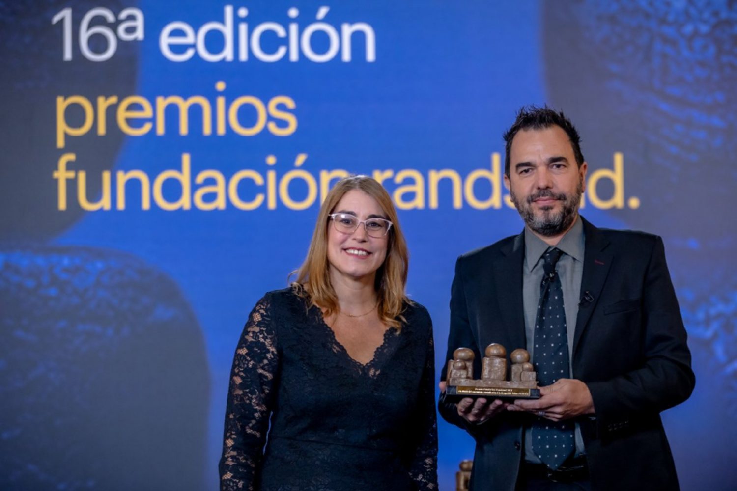 IMAGEN PREMIO ESCUCHAME