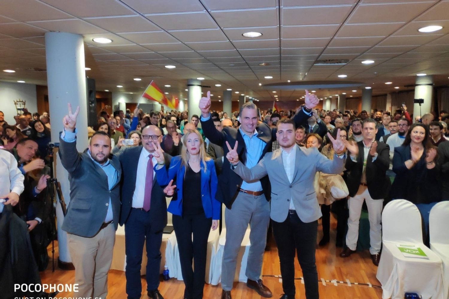 Ortega Smith con los responsables de VOX en Cáceres en el acto celebrado en Cáceres