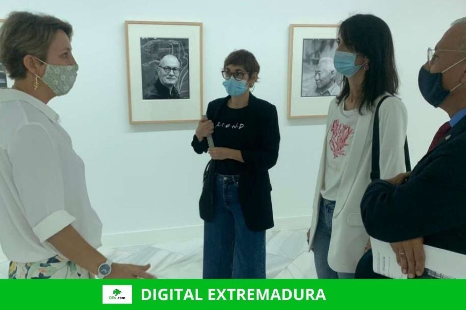 Inaugurada Entre artistas, muestra de Jean Marie dl Moral, en la pacense sala Europa