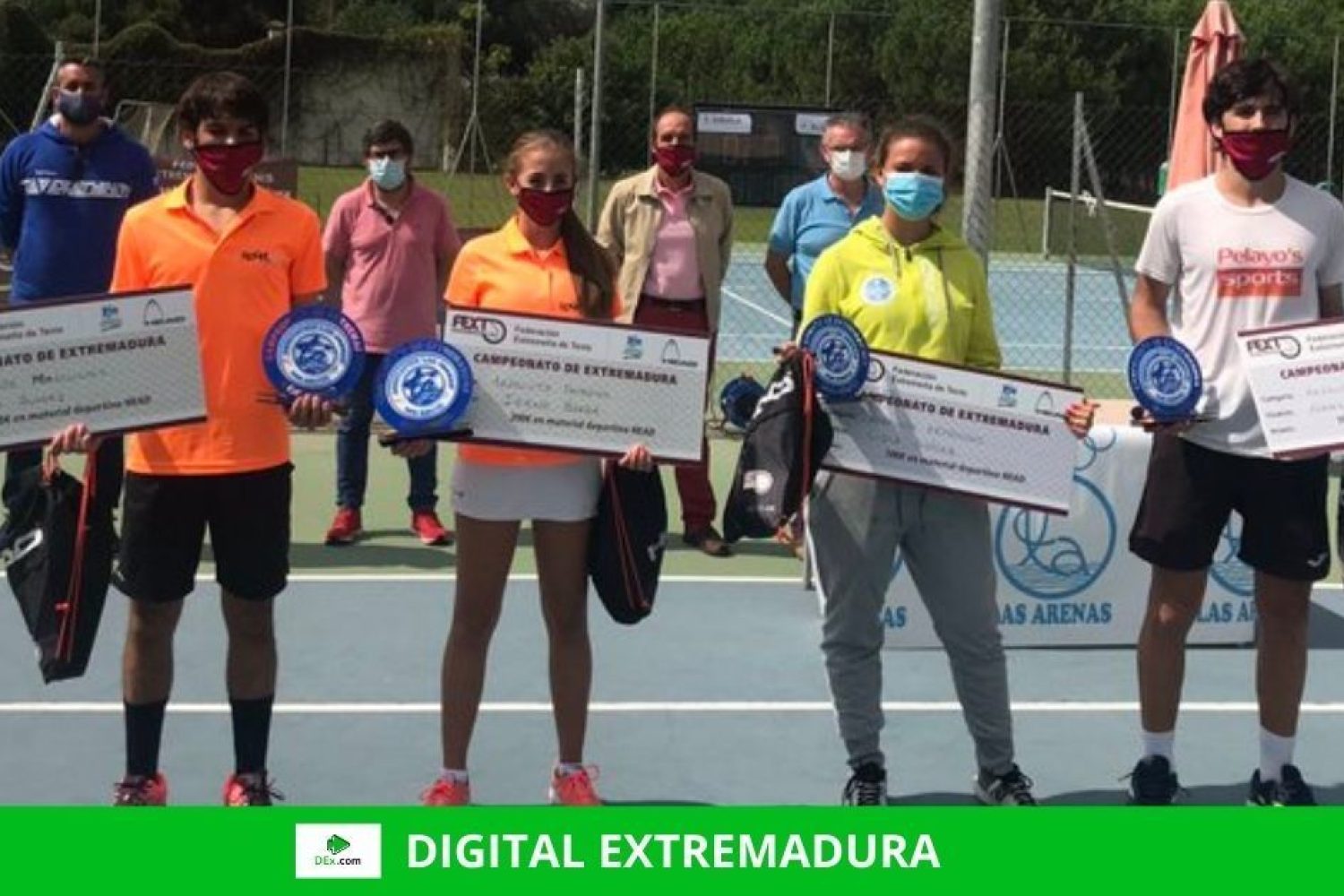 Irene Zarza y Fernando Bulnes, campeones de Extremadura absolutos de tenis