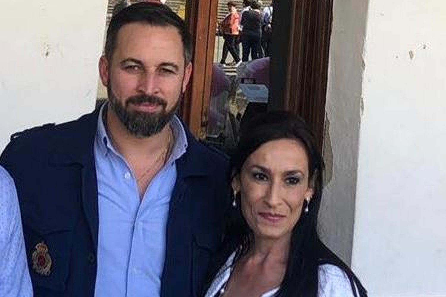 Santiago Abascal, candidato a Presidente del Gobierno de  España con Magdalena Nevado, candidata nº 1 de VOX por Cáceres.
