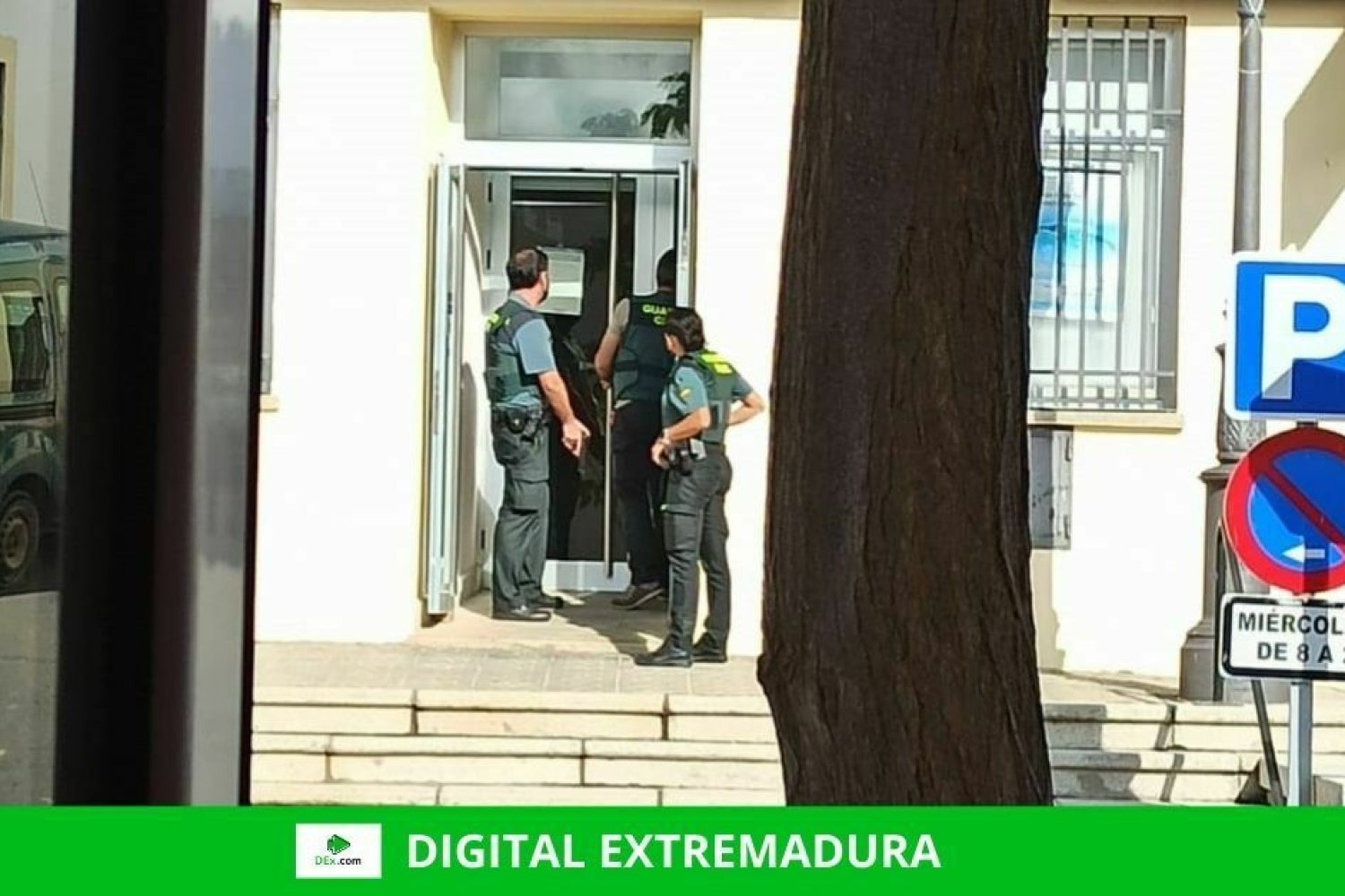 Maniatan y encierran a dos empleados y un cliente en una sucursal de Cañaveral