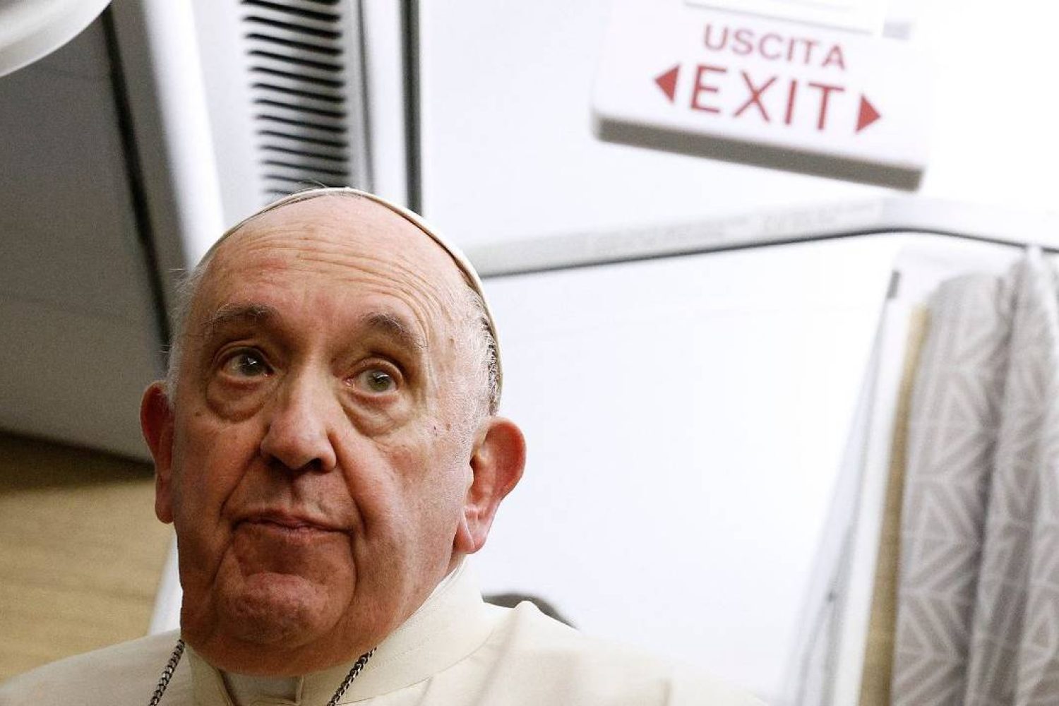 Papa Francisco deja puerta abierta a su retiro tras viaje a Canadá