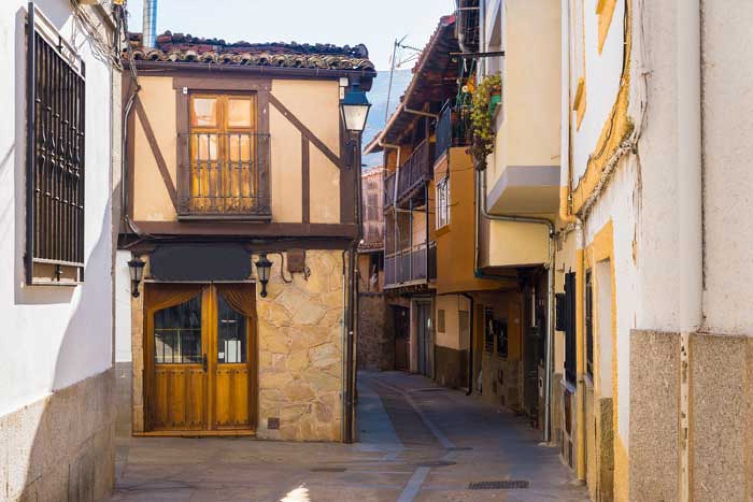 Vista parcial calle principal de Jerte.