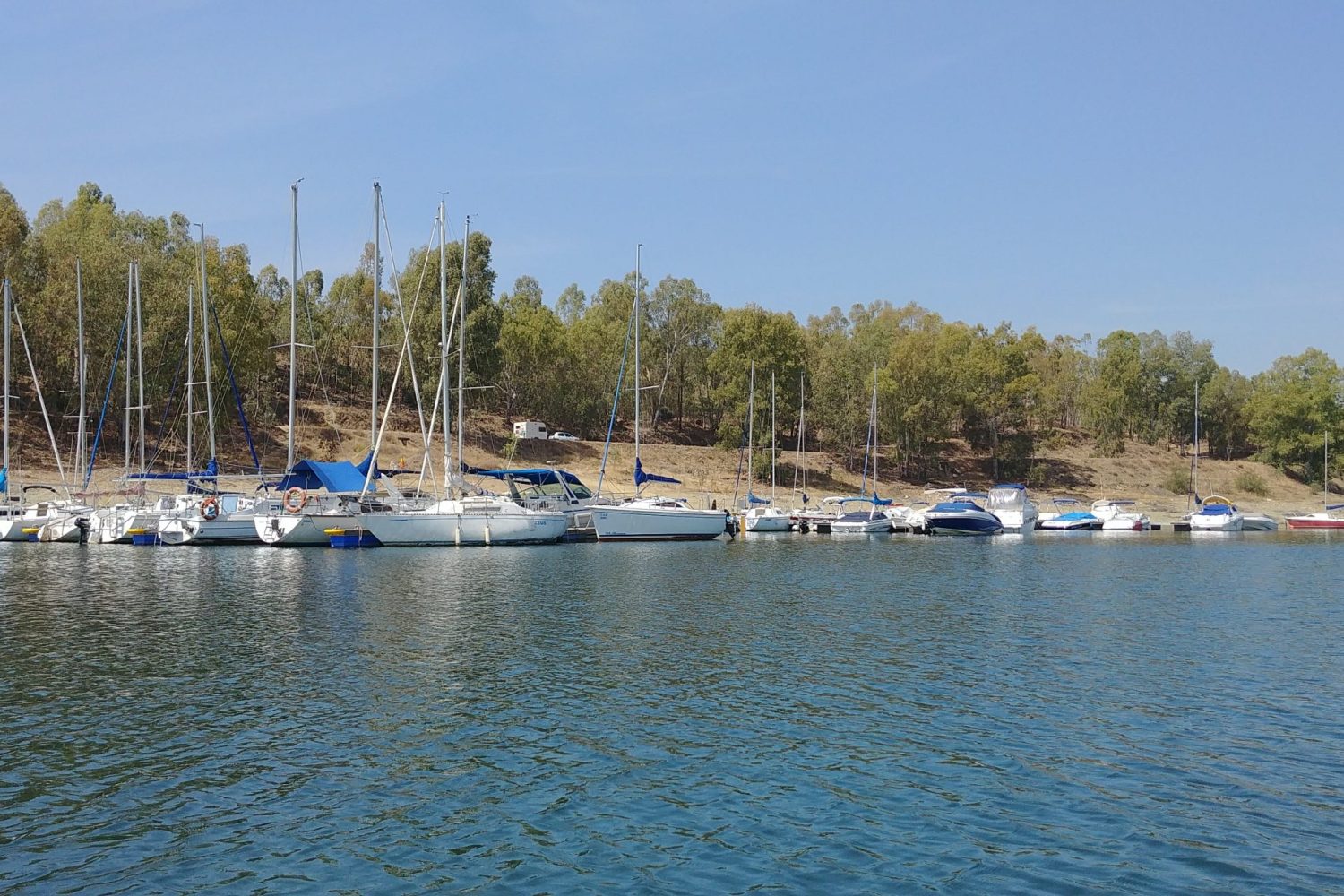 Puerto deportivo con Bandera Azul