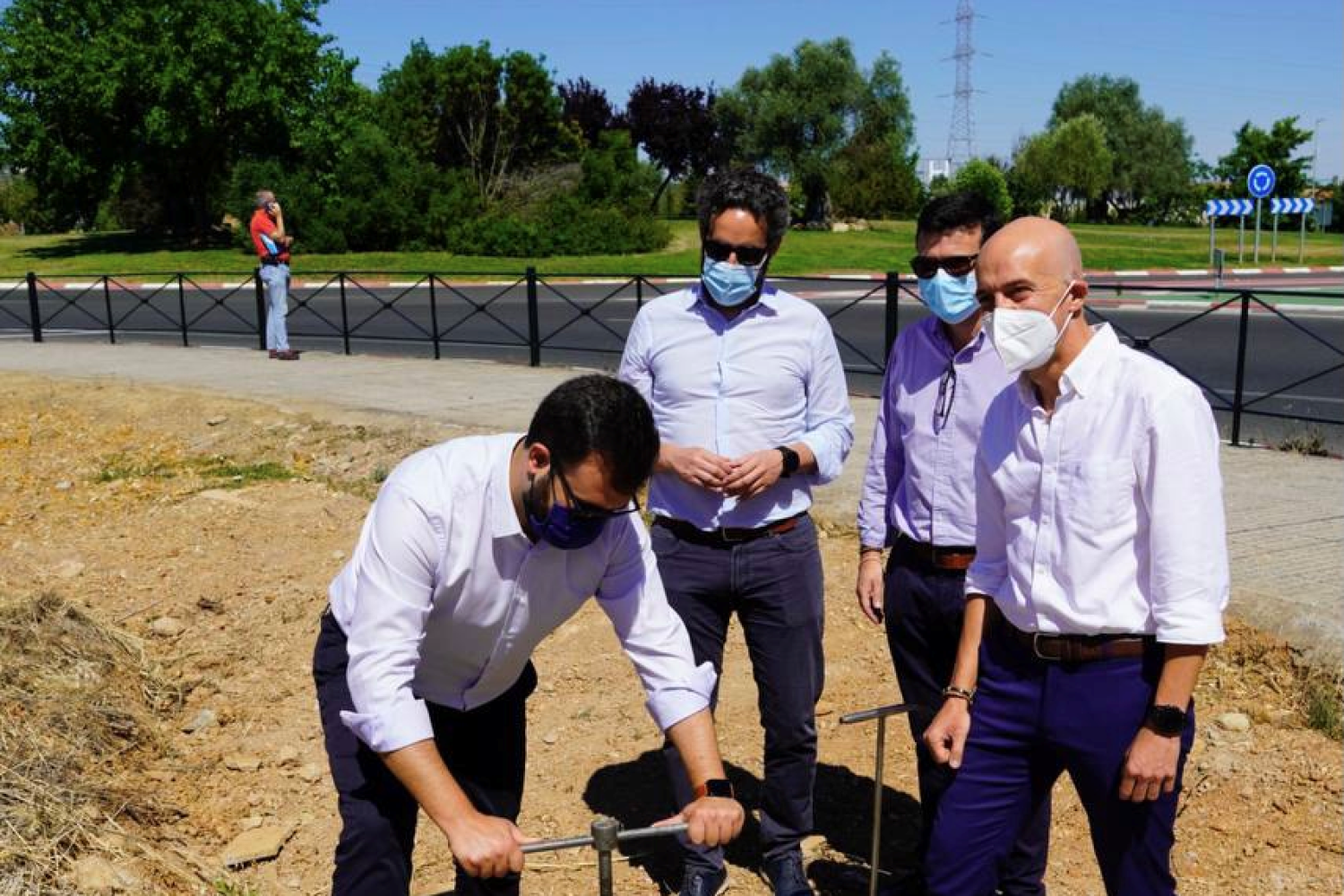 Salaya abre válvula de Gas.