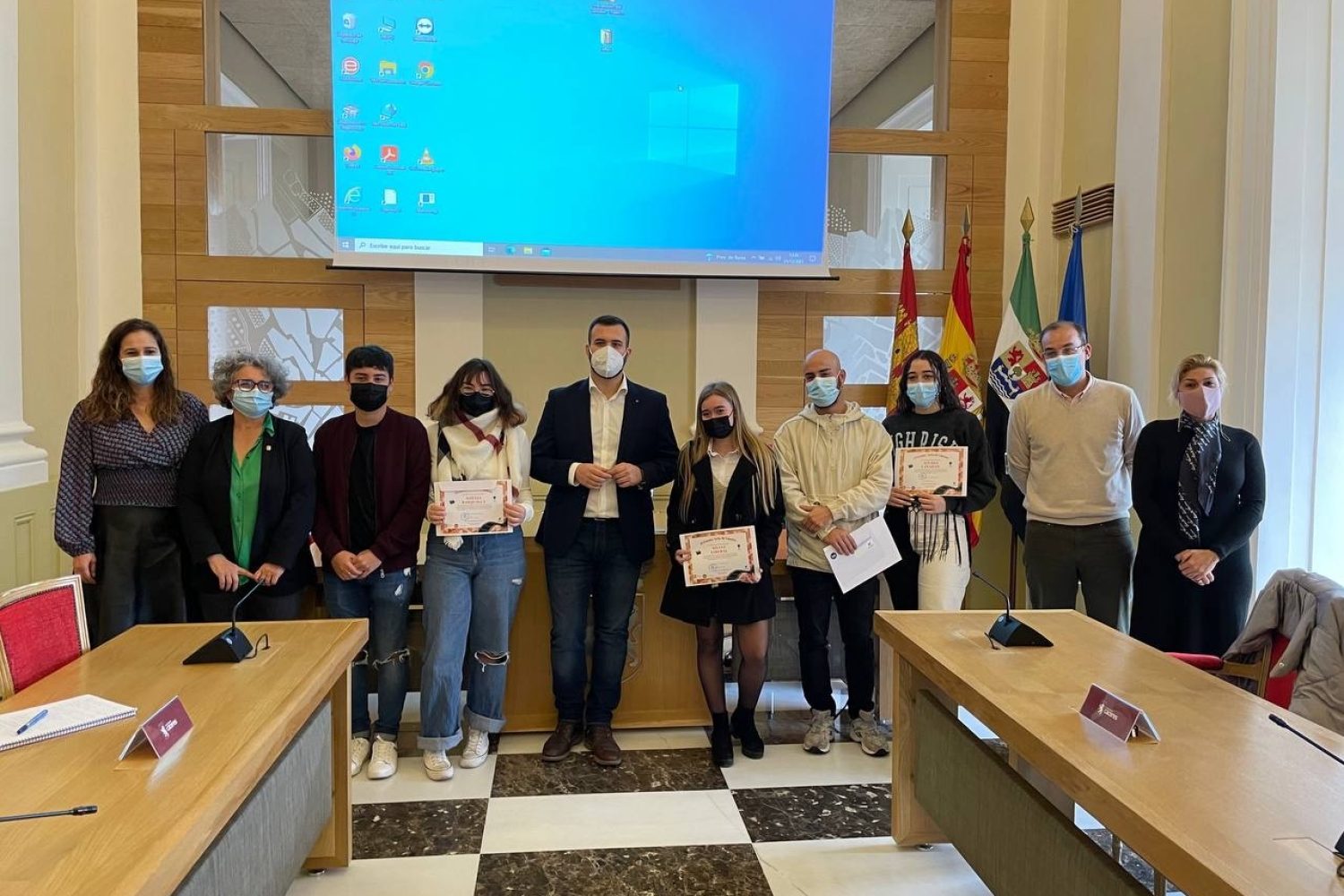 Salaya y premiados en el II certamen audiovisuales