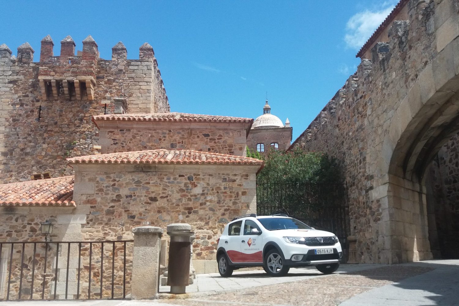 Torta del Casar en el centro histórico de Cáceres