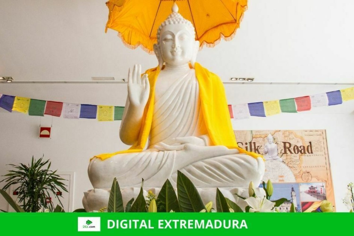 Una réplica en jade de Buda se expone en el Palacio de Congresos de Cáceres