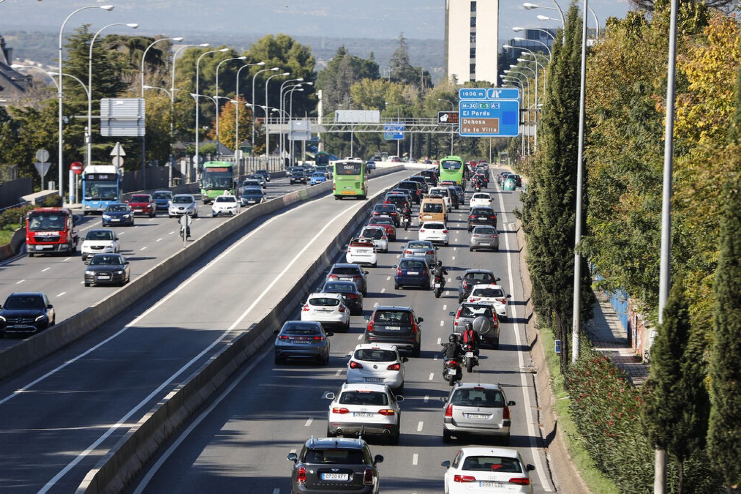 Vehiculos-Ciudad-Universitaria-Madrid-Espana_1416168491_16150608_1200x675