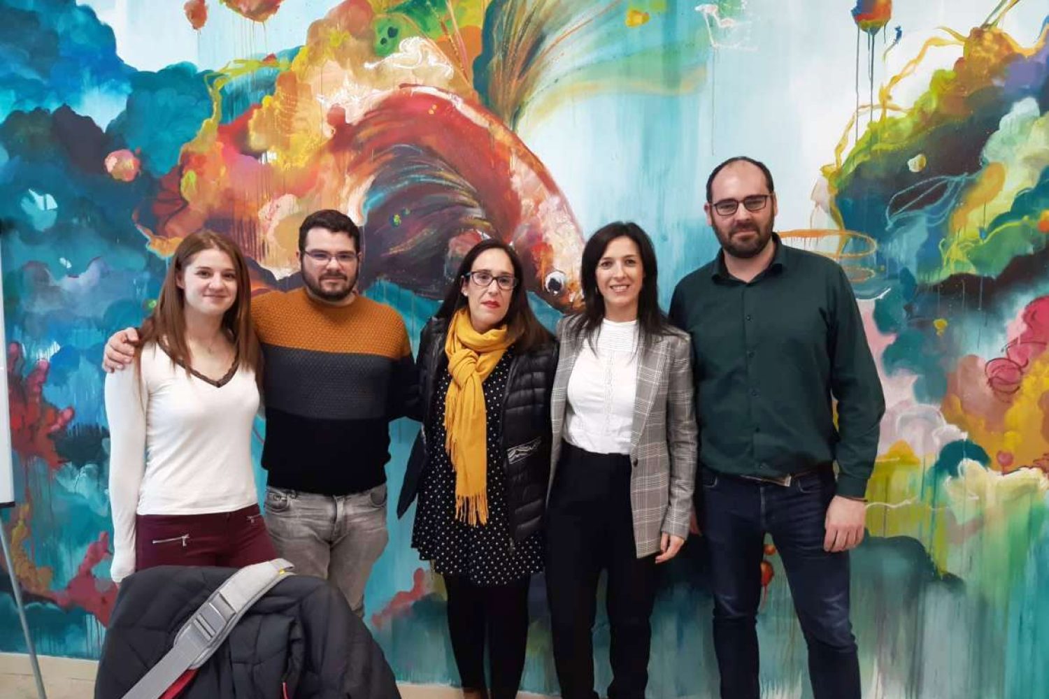 Pie de foto: visita de la consejera de Educación y Empleo, Esther Gutiérrez, a la agencia creativa Peces Gordos, de Plasencia, una de las beneficiarias del programa
