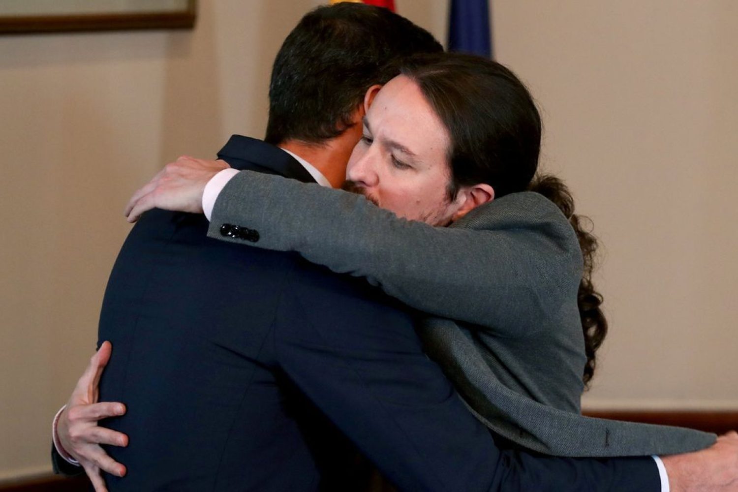 abrazo psoe-podemos