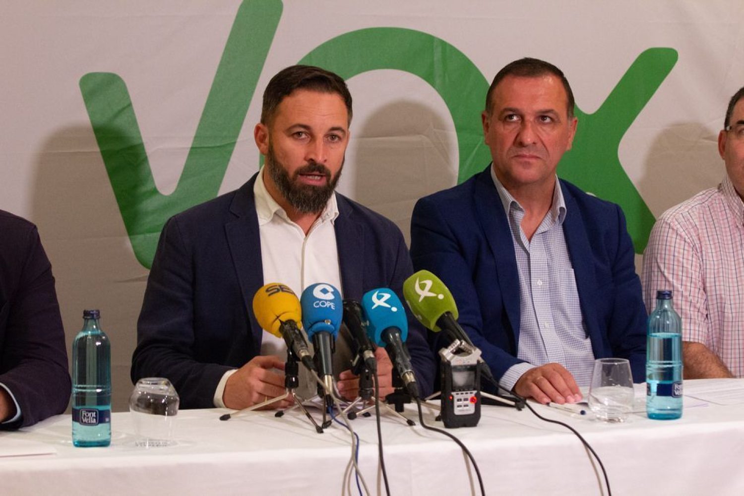 De izqda a dcha, Abascal y Morales.