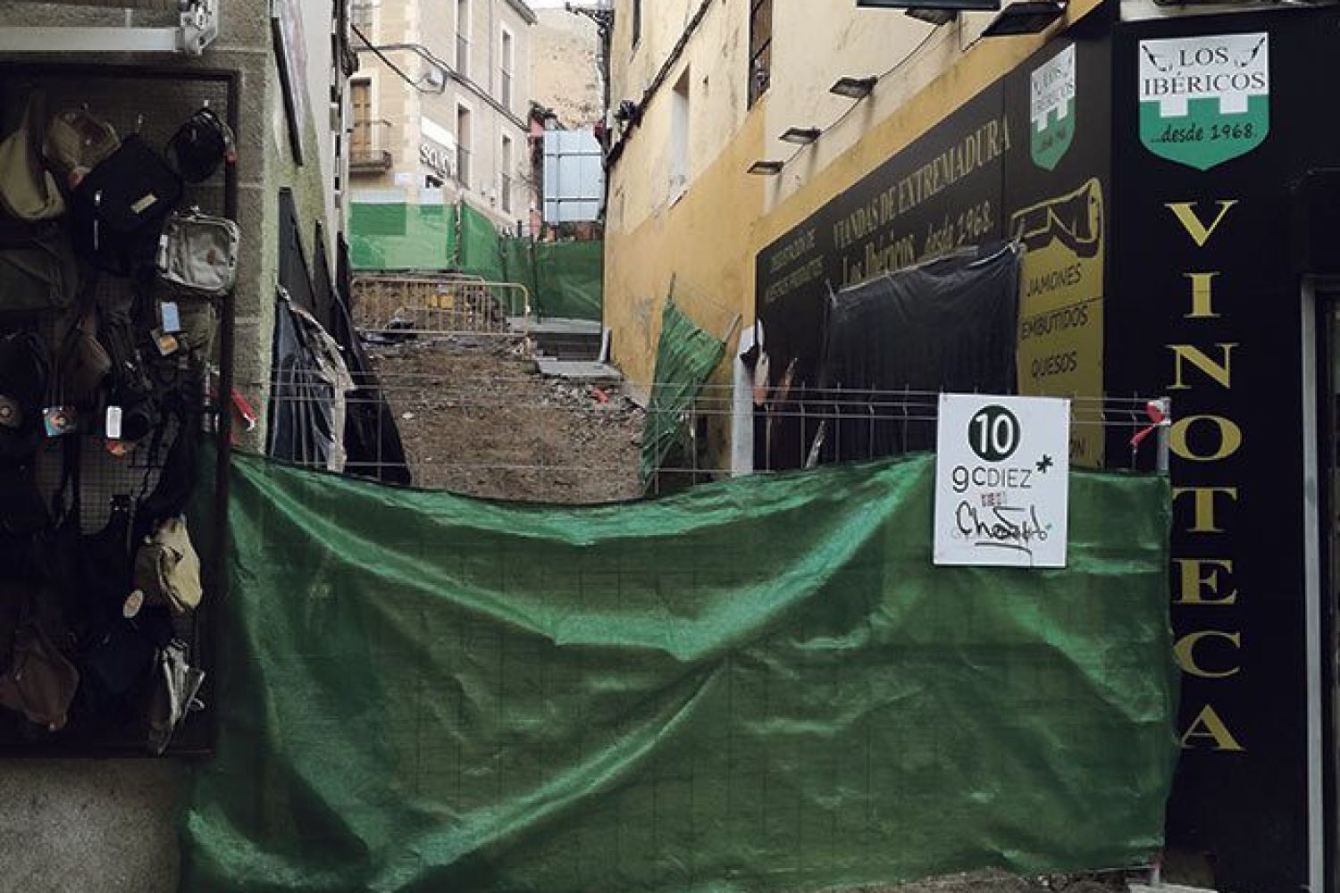 Calle Alzapiernas, en obras.