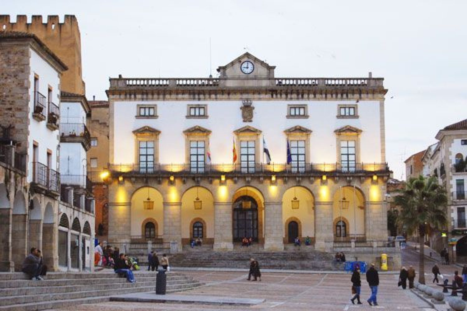 Fachada ayuntamiento de Cáceres vista desde la Plaza Mayor.