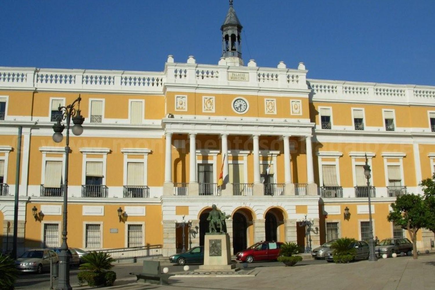 Fachada del ayuntamiento de Badajoz.