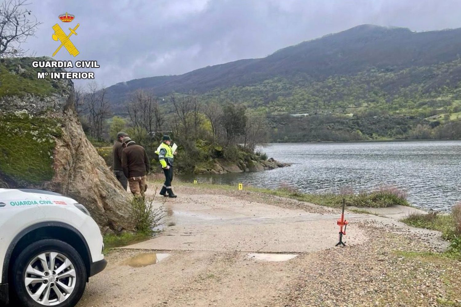 Sucesos.- La Guardia Civil investigará la aparición del coche sumergido en el embalse de Baños de Montemayor