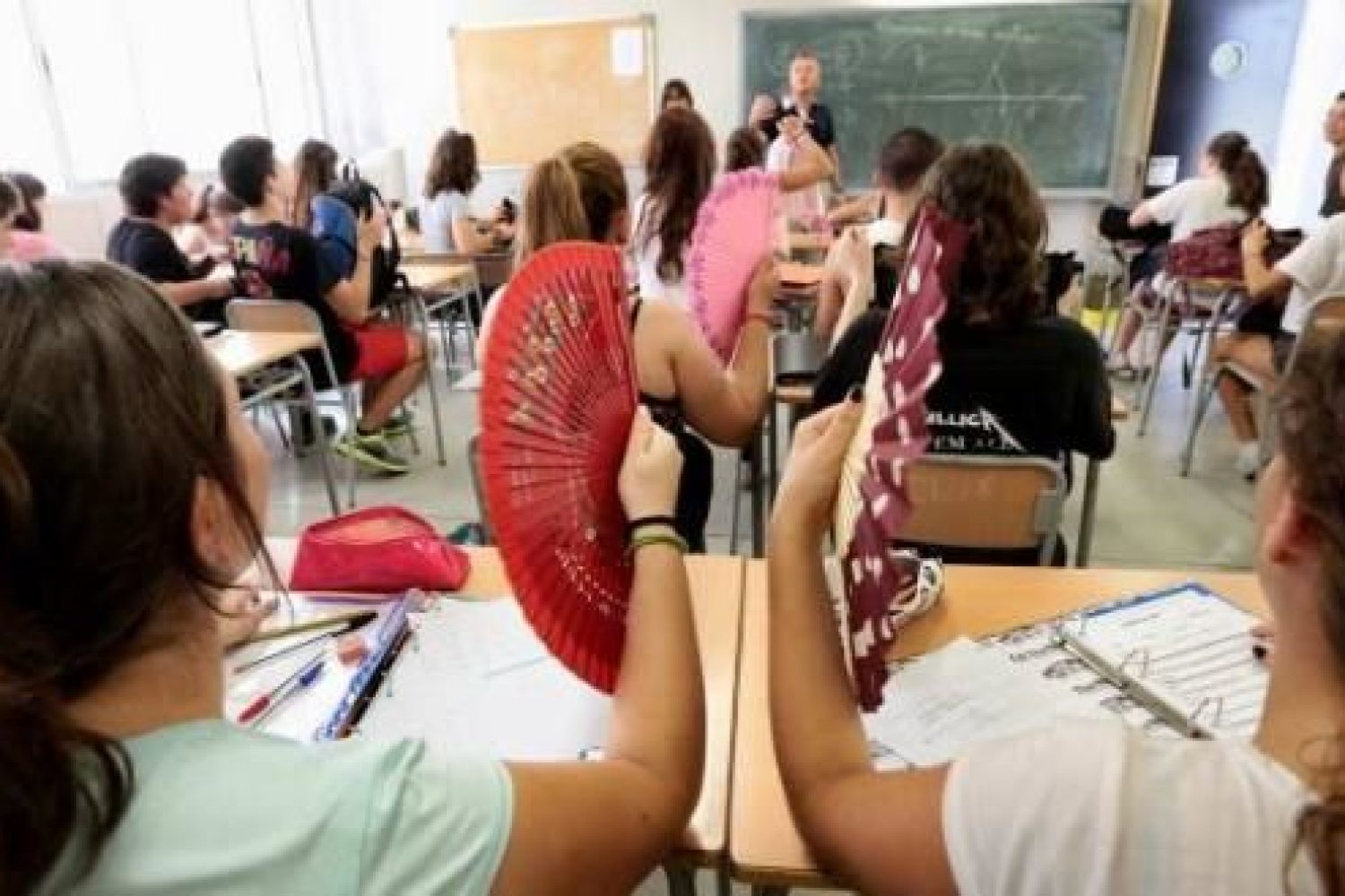 Imagen de archivo de un aula en Extremadura, con calor.