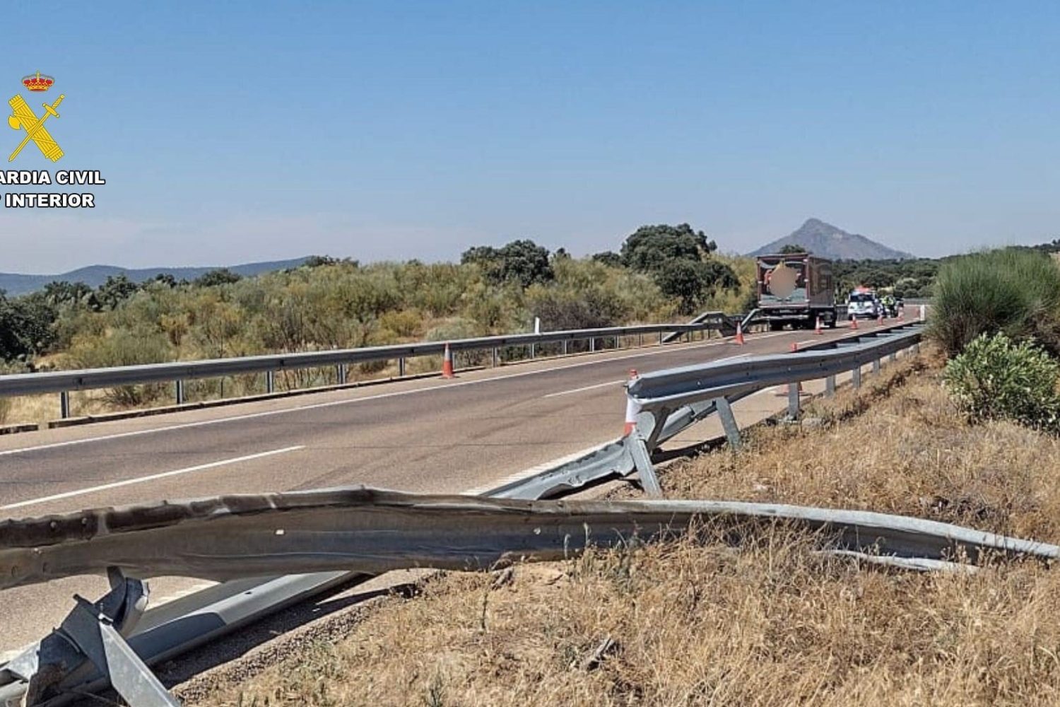 Sucesos.- Un camionero es evacuado en helicóptero tras sufrir una salida de vía en la A-5