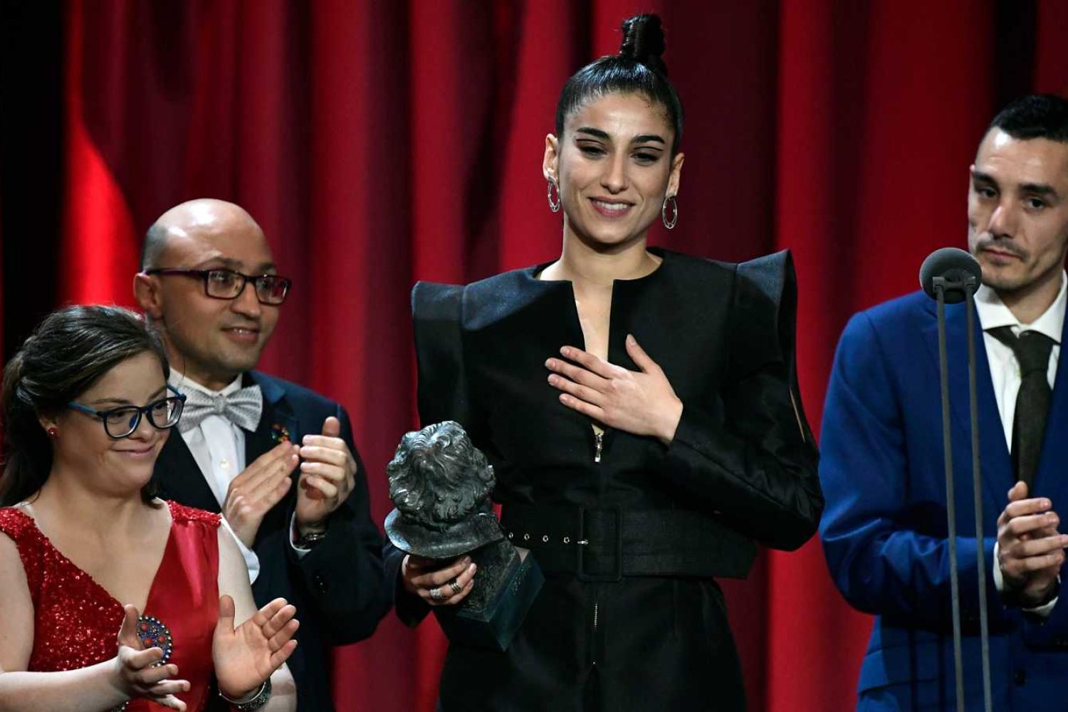 Carolina Yuste, una vez recogió su " cabezón", Premio Goya a la mejro actriz reveláción, 2019.