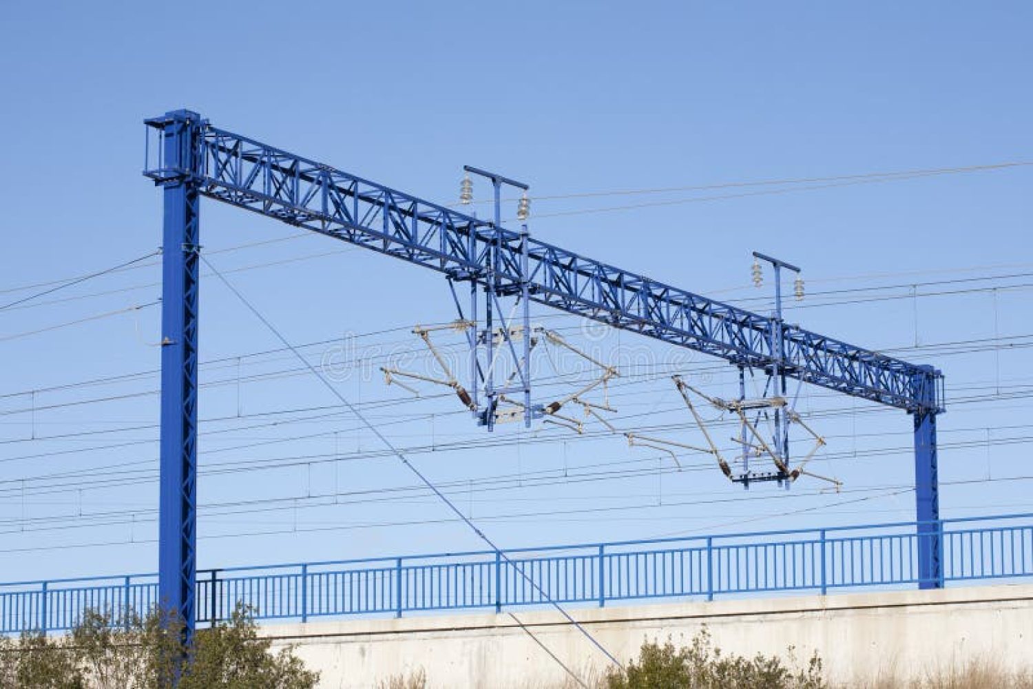 catenaria-del-tren-de-la-avenida-22780082