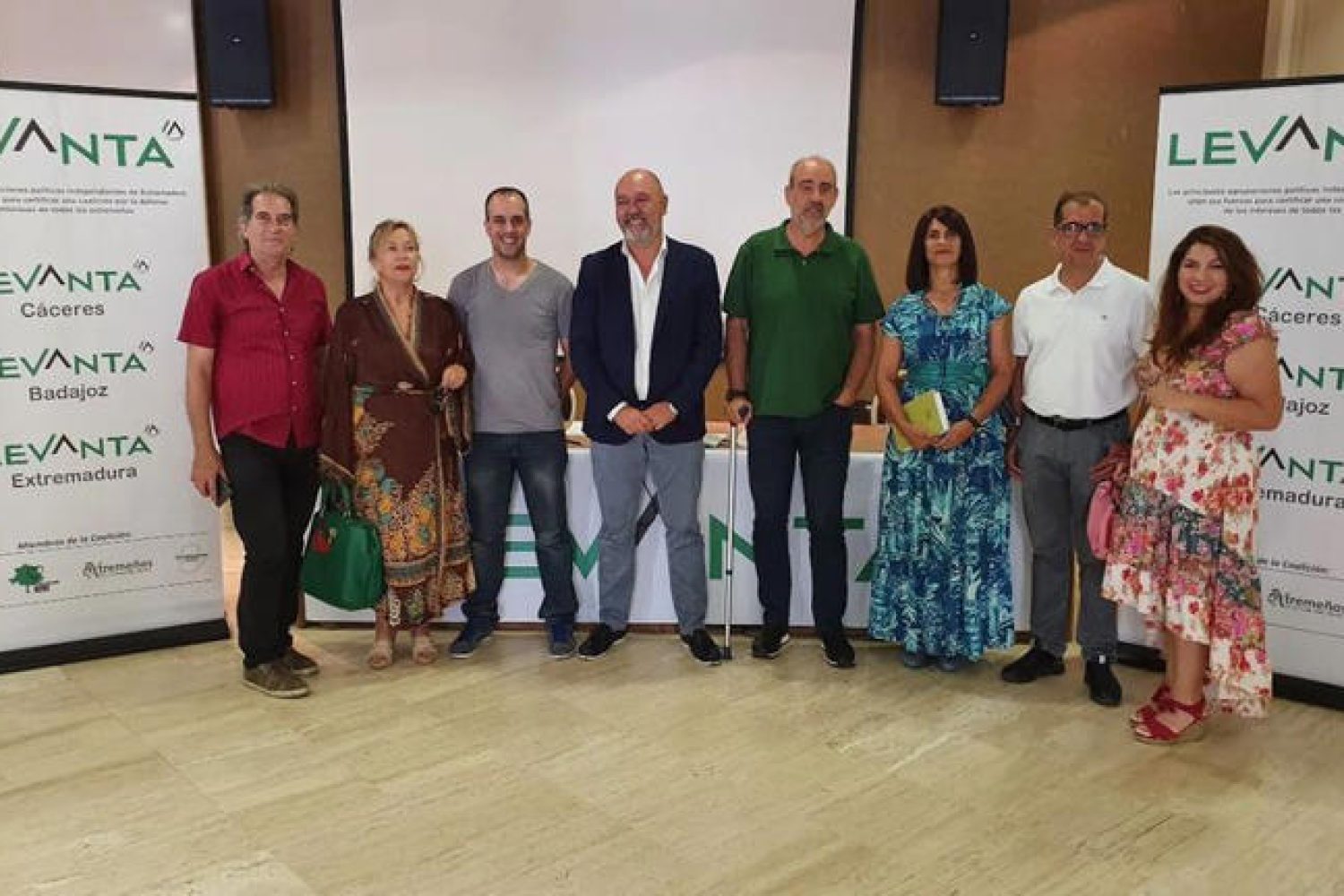 Imagen de la constitución de Levanta, inclúida Cáceres Viva.