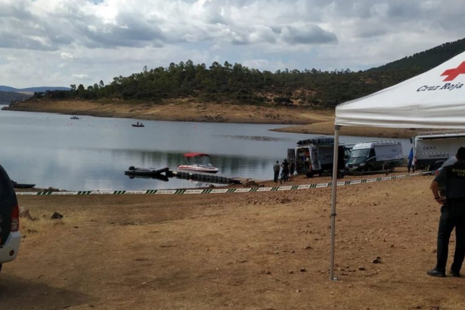 miembros-del-geas-de-la-guardia-civil-han-localizado-el-cadaver-bajo-el-agua