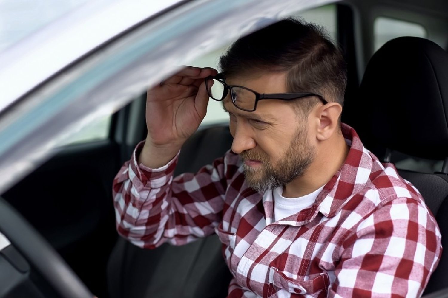 conductor con gafas