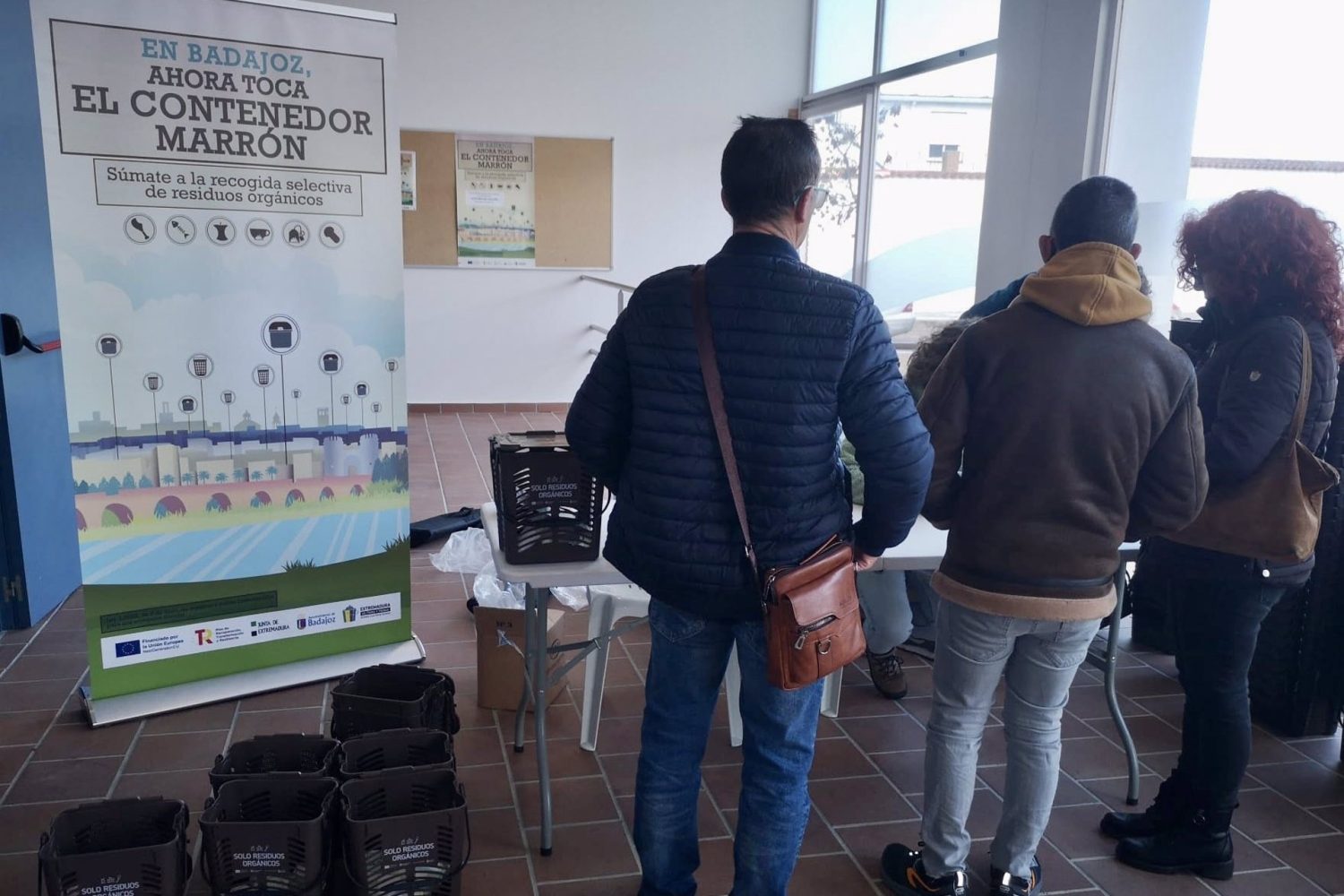 Badajoz habilita este miércoles los primeros puntos de recogida de cubos y bolsas compostables para el contenedor marrón