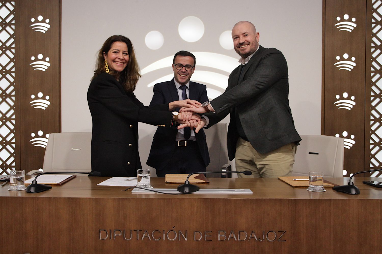 El presidente de la Diputación Provincial de Badajoz, Miguel Ángel Gallardo, asiste en rueda de prensa  a la firma del Convenio de la Casa Museo de Eugenio Hermoso  Fotografo. Santiago Rodriguez Casado
Gabinete de prensa de Diputación de Badajoz