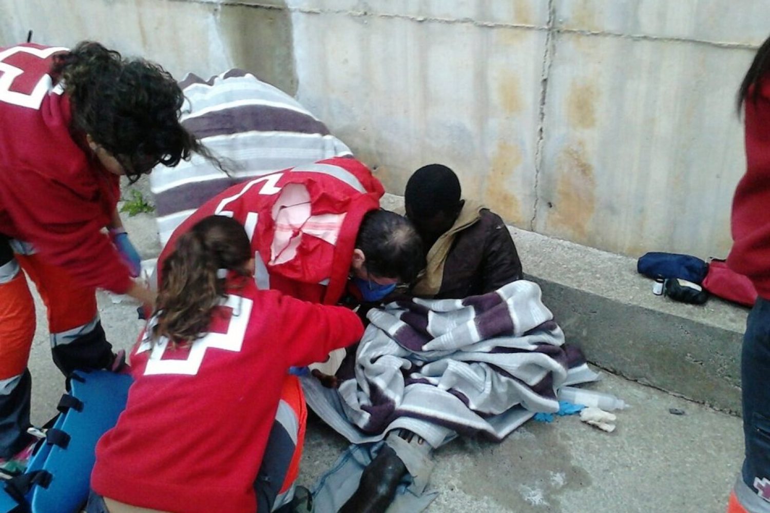 11/11/2014 Cruz Roja atiende a un inmigrante en la frontera de Ceuta.

Cruz Roja organizará el curso 'Técnicas de apoyo psicológico y social en situaciones de crisis" que se impartirá a partir del próximo día 20 de febrero en la localidad pacense de Zurbarán.

POLITICA ESPAÑA EUROPA CEUTA SOCIEDAD
EUROPA PRESS/CRUZROJA