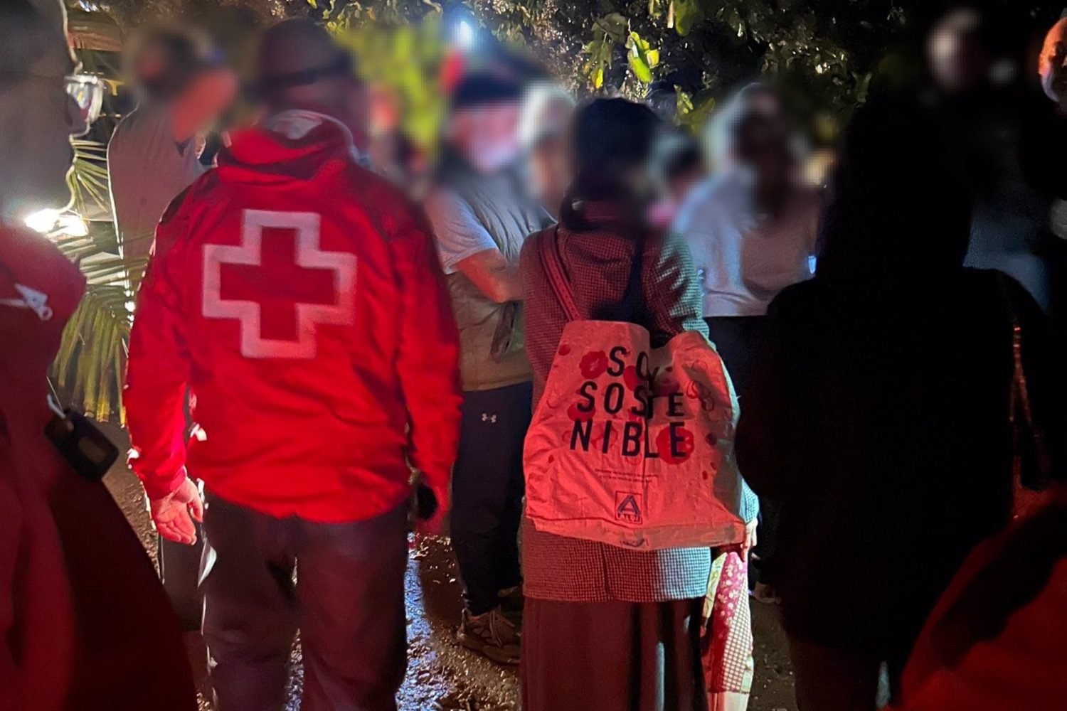 Sucesos.- Los bomberos de Badajoz rescatan a 30 personas atrapadas en una finca por las fuertes lluvias de 'Celine'