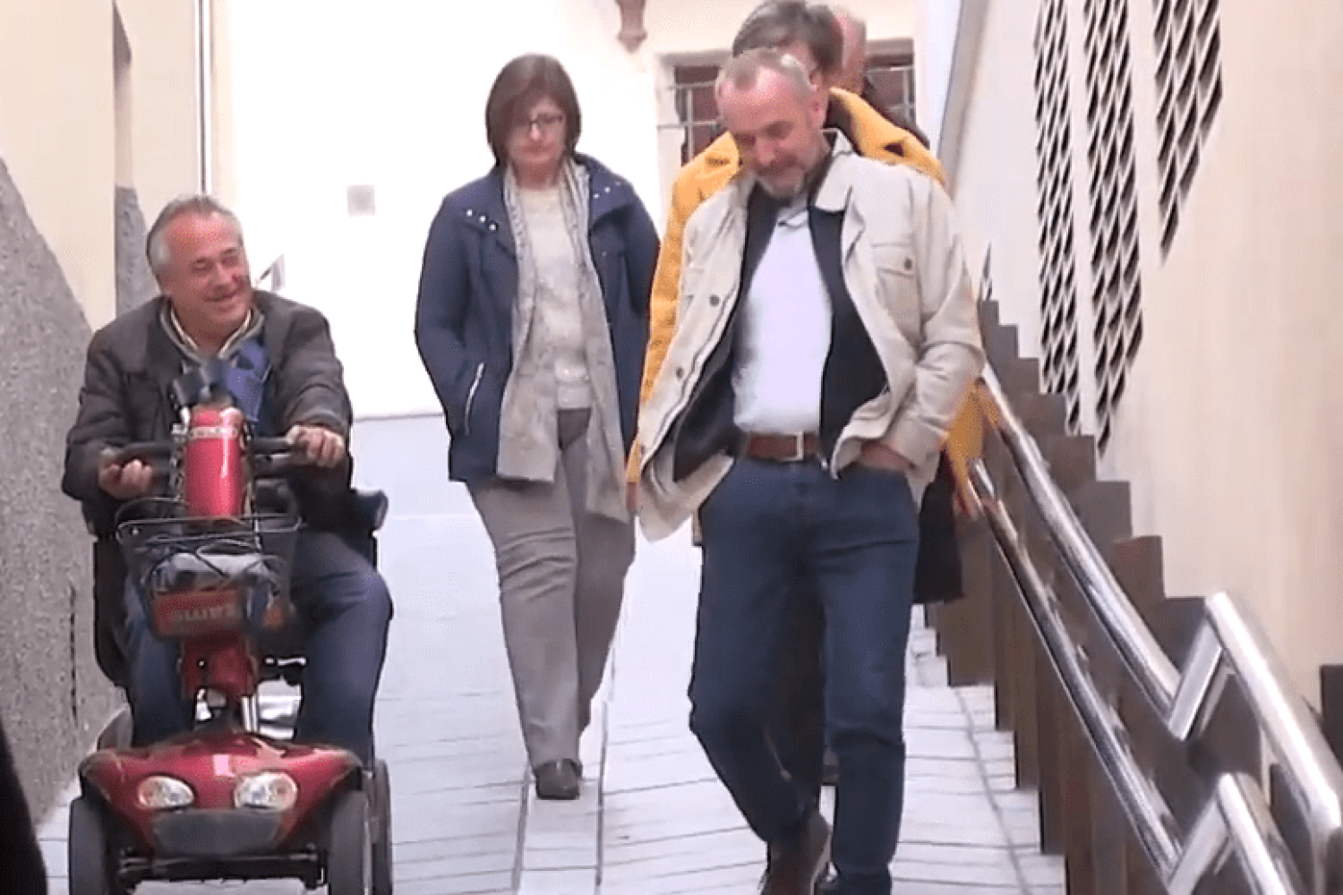 Cuesta de la calle Sánchez Varona, objeto de discrepancias. Cáceres.