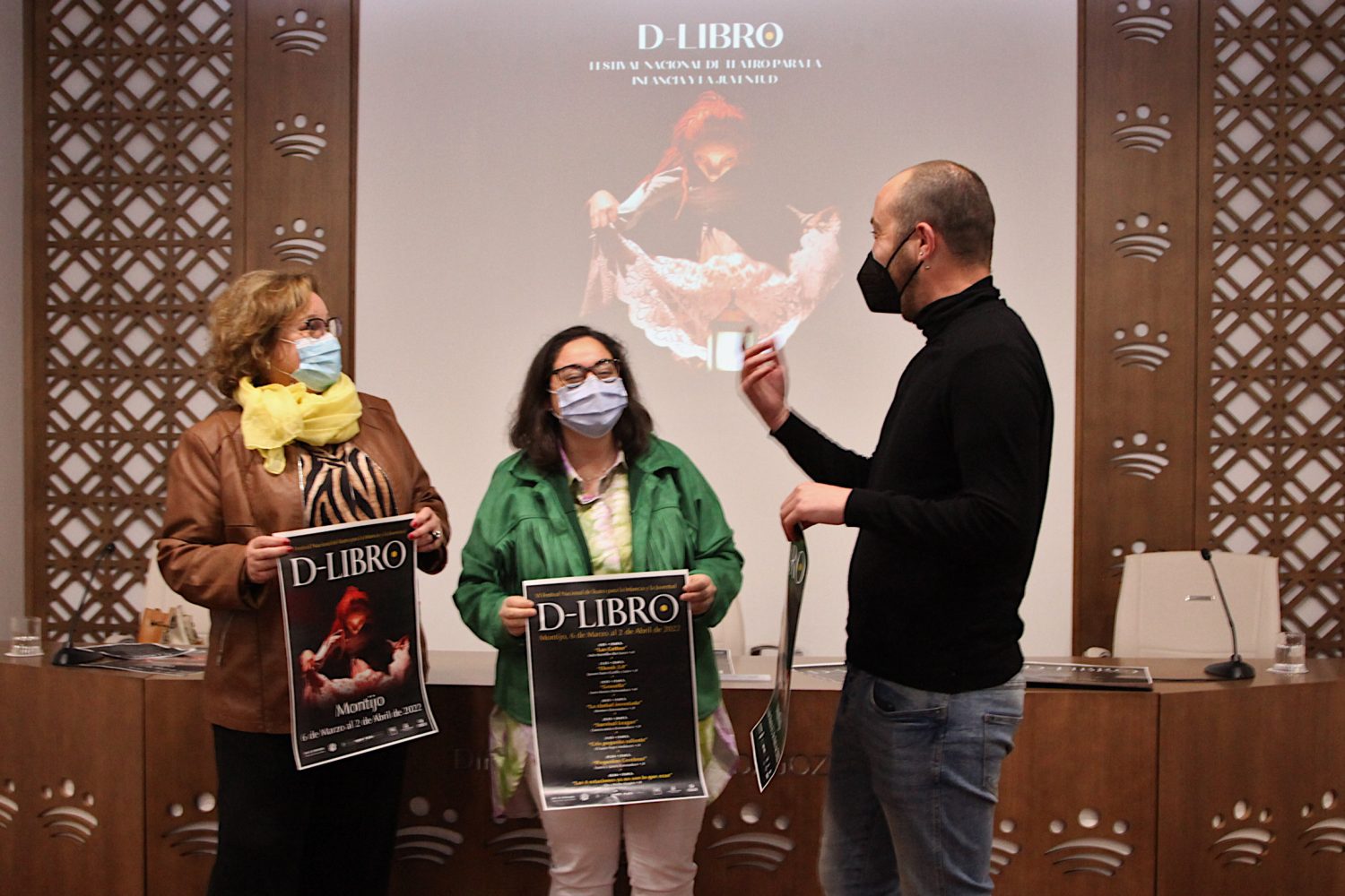 Es un festival creado desde la Concejalía de Cultura del Ayuntamiento de Montijo y cuenta con la colaboración de la Diputación de Badajoz, la Red de Teatros de Extremadura y el programa Platea del Ministerio de Cultura. El objetivo es promover y fomentar las artes escénicas entre el público infantil y juvenil. 

La concejala Rosario Moreno, ha afirmado que “apostamos siempre por proyectos comprometidos pues estamos convencidos de que para crear y educar al público del futuro es imprescindible acercarle propuestas profesionales de calidad que, al margen de entretener, tengan la labor de concienciar sobre distintos aspectos sociales y humanos”. 
Dolores Méndez, diputada provincial, dijo que “era una buena noticia presentar eventos culturales que hacen que avancemos” y felicitó al Ayuntamiento de Montijo por la labor que están haciendo.
El gestor cultural de Montijo, Juan María Holguera, ha destacado que en este año se ha querido traer espectáculos más dirigidos a la juventud “un público difícil de atraer”
Diputacion de Badajoz ,Fotografo Santiago Rodriguez Casado