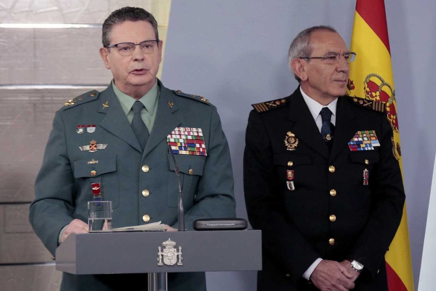 e  izda a dcha, Ceña y Pérez de los Cobos.