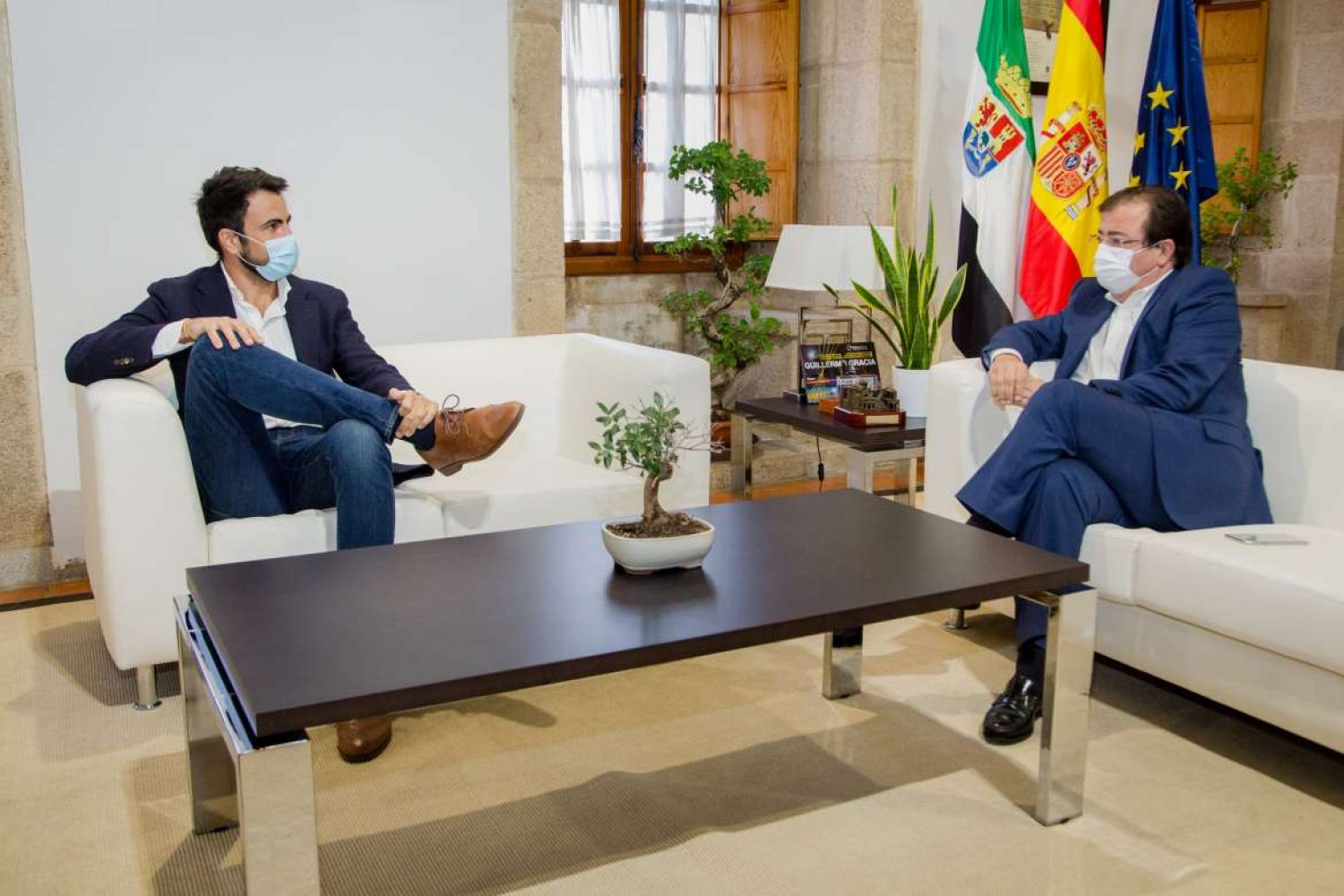 De izda a dcha, Salazar y Fernández Vara.