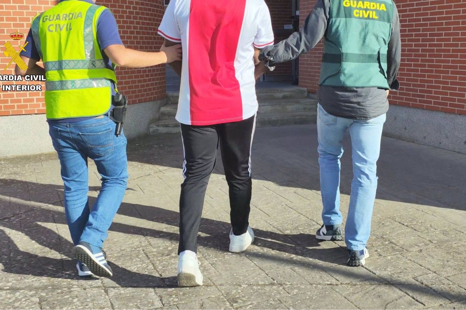 Sucesos.- Detenido un joven que viajaba en bus a Cáceres con 100 dosis de MDMA en un control con motivo de Extremusika