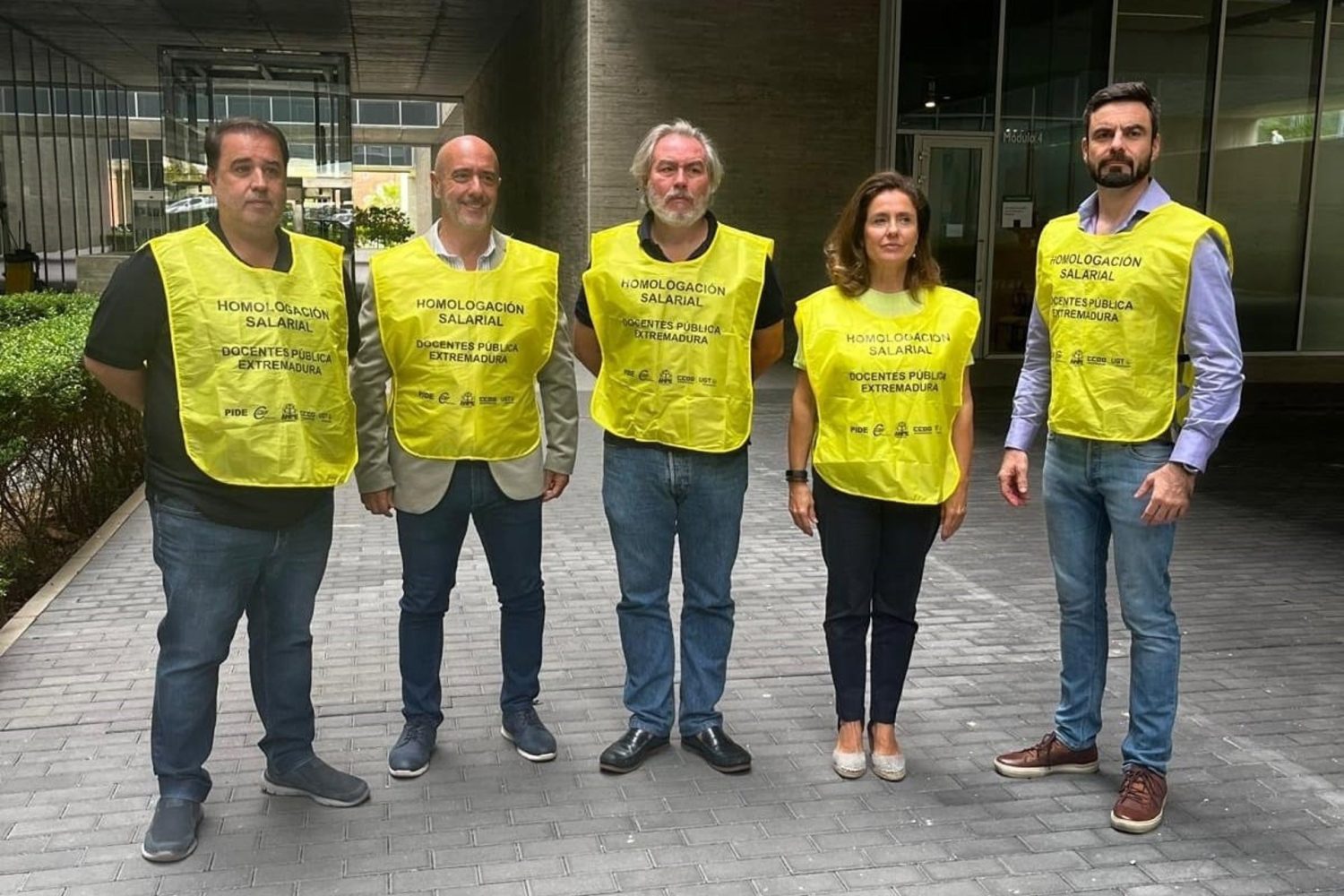 16/10/2025 Representantes de los sindicatos docentes tras la reunión con la consejería de Educación
ECONOMIA ESPAÑA EUROPA EXTREMADURA
UGT