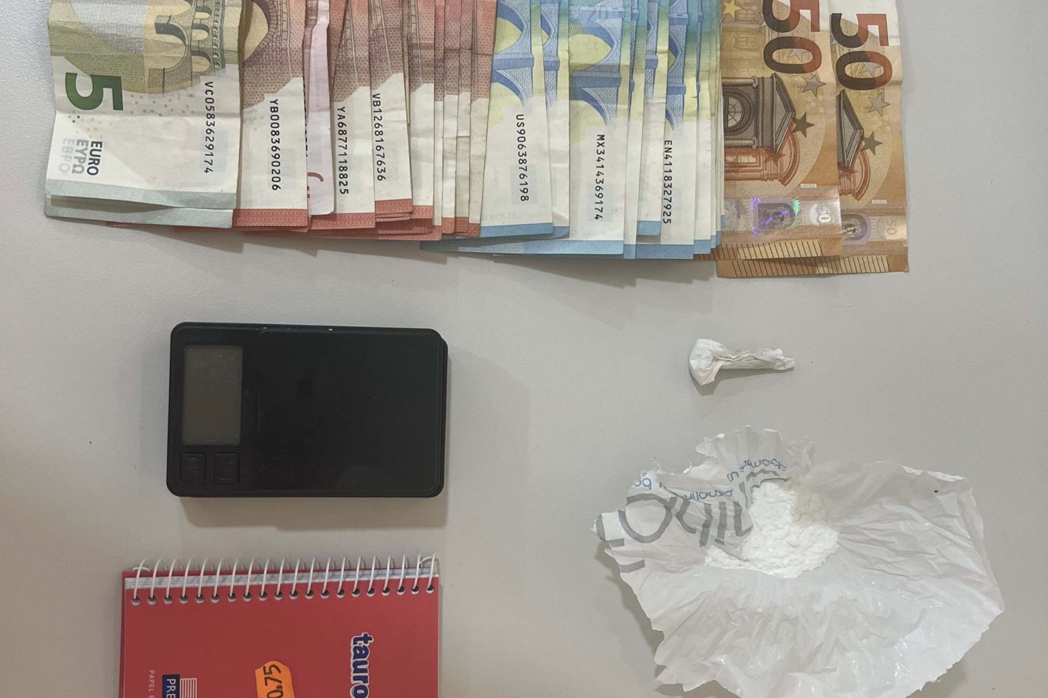 Efectos intervenidos en el local.