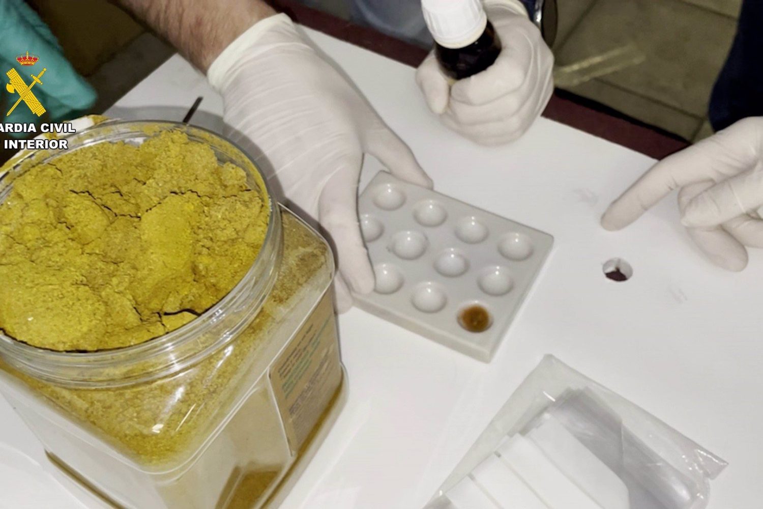 Sucesos.- Cae una red que traficaba con cocaína camuflada entre especias alimentarias