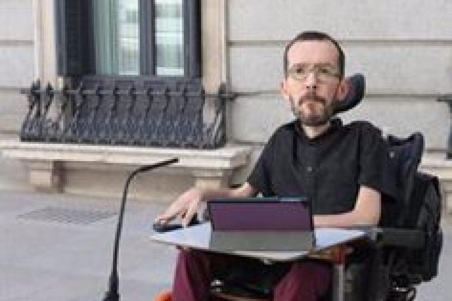 Echenique replica a Bankinter que la "provocación" es de los bancos y le reta a montar un partido si quiere legislar