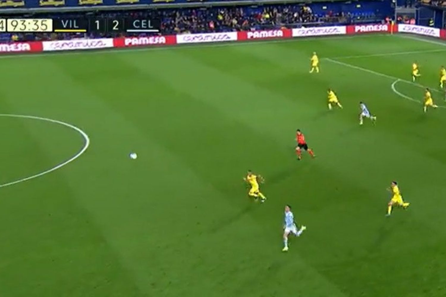 El brutal sprint de 80 metros de Munuera Montero en el 94': ¡llegó a coger a Aspas!