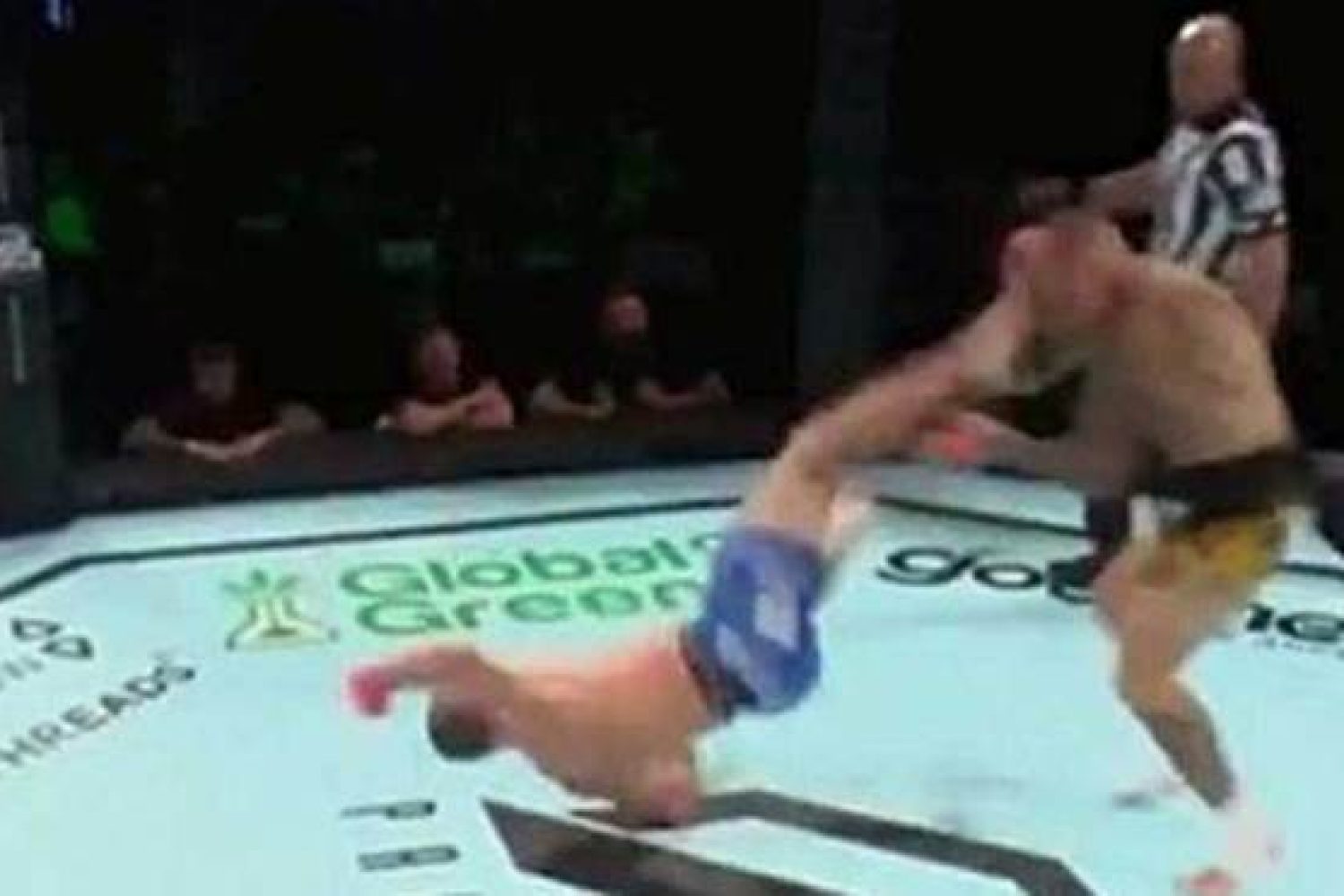 El KO que da la vuelta al mundo: Fulmina a su rival con el 'Rolling Thunder Kick'