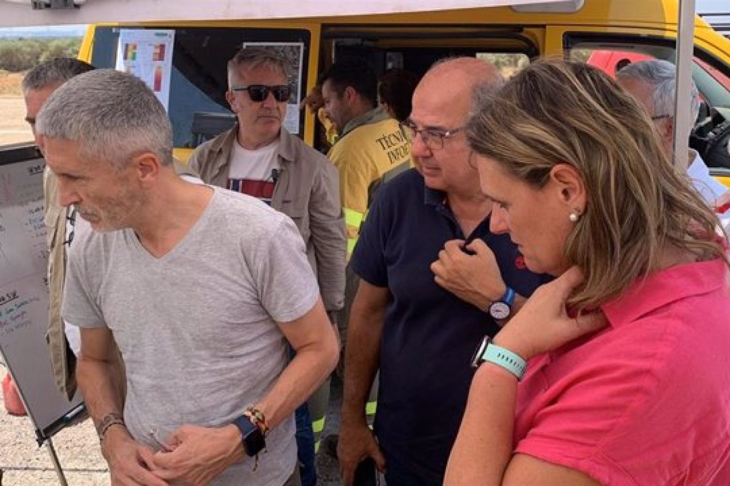 El ministro Grande-Marlaska afirma que "podemos estar un poquito más tranquilos" respecto a los incendios en Extremadura