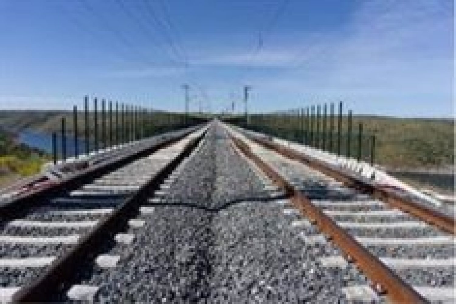 El nuevo tren que une Madrid y Badajoz sufre retrasos de una hora en ambos sentidos